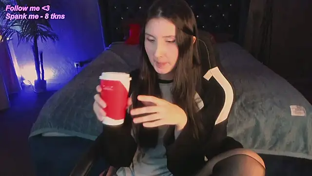 Snapshot of avrora_shy_ chatting on 03/03/26, 12:33 avrora shy online show from 03/03/26, 12:33