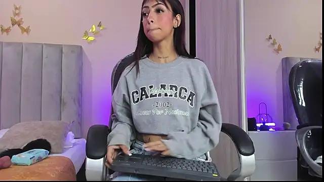 Emma Hearts online show from 02/07/26, 03:32