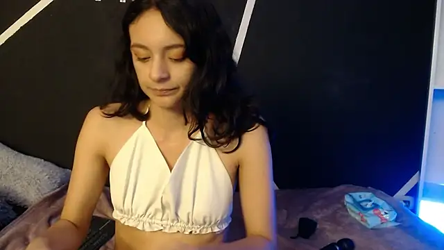 Snapshot of Vyoleta22 chatting on 03/05/26, 11:28 Vyoleta22 online show from 03/05/26, 11:28