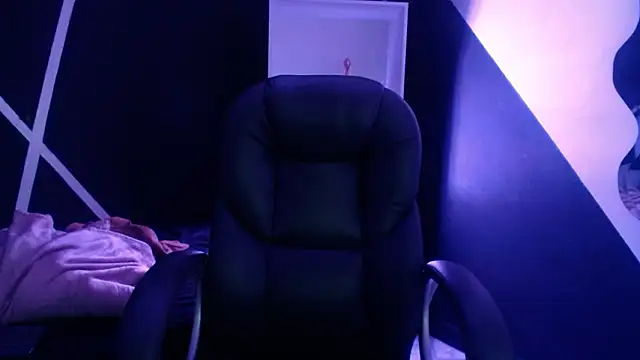 Snapshot of Vyoleta22 chatting on 03/10/26, 11:37 Vyoleta22 online show from 03/10/26, 11:37