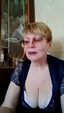 Snapshot of SophieBurns chatting on 06/29/26, 10:15 SophieBurns online show from 06/29/26, 10:15