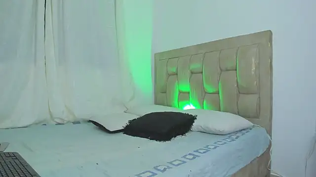 LatinoDark online show from 02/09/26, 03:43