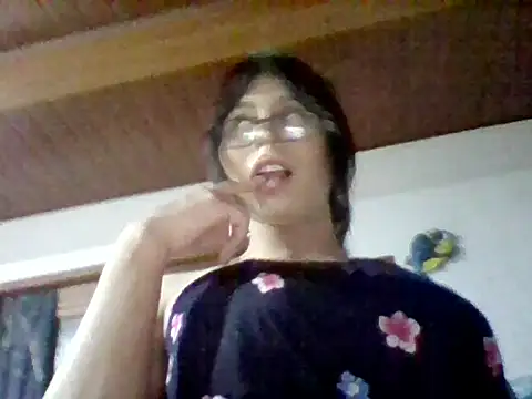 Snapshot of lucyscay_ chatting on 04/06/26, 03:15 lucyscay online show from 04/06/26, 03:15