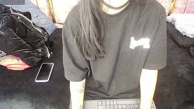 Snapshot of FRANCESCA_LOVE_ chatting on 06/17/26, 04:15 FRANCESCA LOVE online show from 06/17/26, 04:15