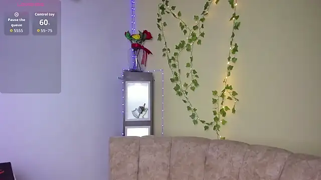 Milf Luna  online show from 02/13/26, 01:12