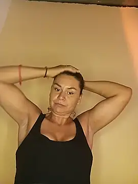 Snapshot of Milf_Luna_ chatting on 04/18/26, 11:05 Milf Luna online show from 04/18/26, 11:05