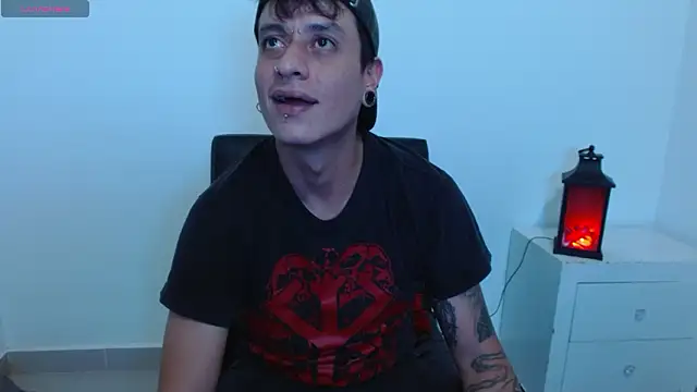 Snapshot of SkinnyDevil12 chatting on 02/11/26, 04:17 SkinnyDevil12 online show from 02/11/26, 04:17