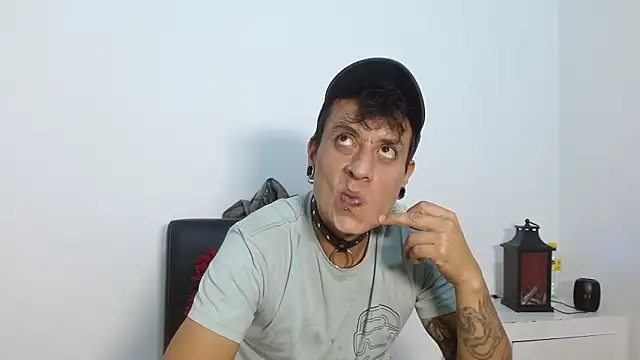 Snapshot of SkinnyDevil12 chatting on 02/16/26, 03:35 SkinnyDevil12 online show from 02/16/26, 03:35