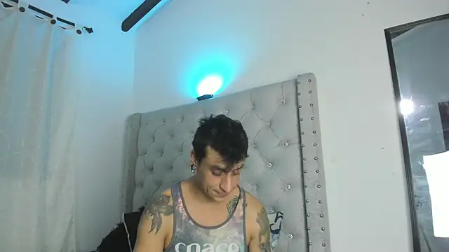 Snapshot of SkinnyDevil12 chatting on 02/21/26, 03:40 SkinnyDevil12 online show from 02/21/26, 03:40