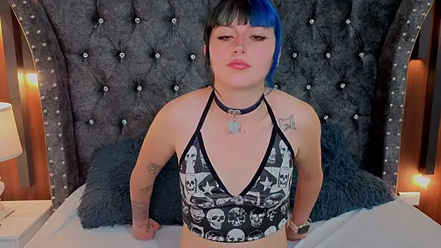 Snapshot of OliviaBonnie chatting on 02/08/26, 08:23 OliviaBonnie online show from 02/08/26, 08:23