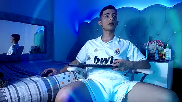 Snapshot of Apolo_Richards chatting on 03/17/26, 07:39 Apolo Richards online show from 03/17/26, 07:39