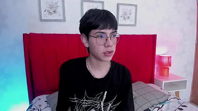 Snapshot of Demian_Hush chatting on 02/17/26, 07:20 Demian Hush online show from 02/17/26, 07:20