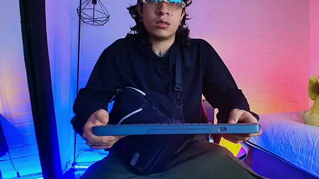 Snapshot of Axell_Kussh chatting on 03/18/26, 09:29 Axell Kussh online show from 03/18/26, 09:29