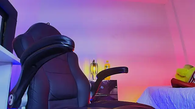 Snapshot of Axell_Kussh chatting on 03/20/26, 03:22 Axell Kussh online show from 03/20/26, 03:22