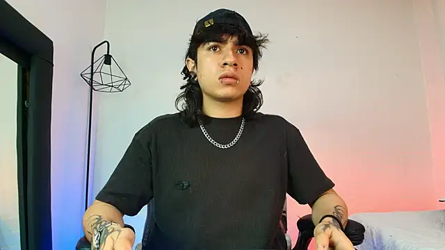 Snapshot of Axell_Kussh chatting on 03/21/26, 03:22 Axell Kussh online show from 03/21/26, 03:22