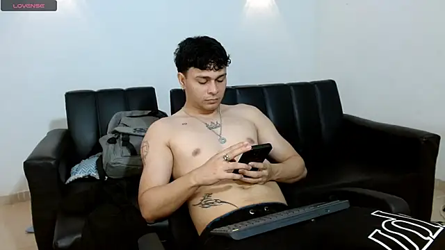 Snapshot of Philip_Jons chatting on 04/06/26, 09:05 Philip Jons online show from 04/06/26, 09:05