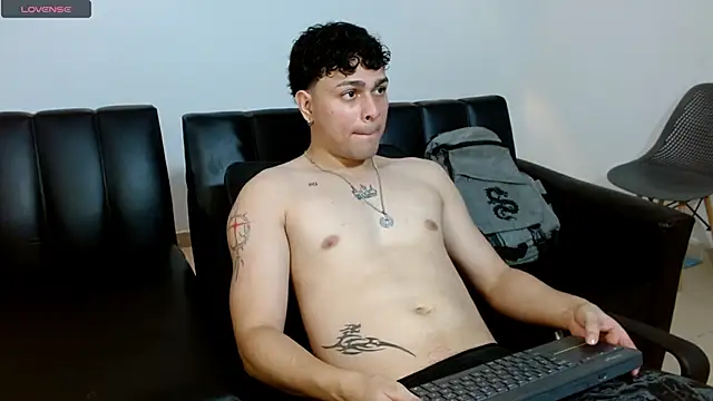 Snapshot of Philip_Jons chatting on 04/15/26, 10:10 Philip Jons online show from 04/15/26, 10:10