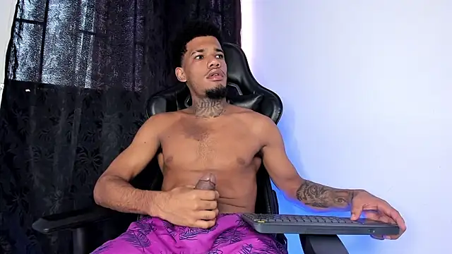 Nehemiaa boy online show from 04/13/26, 12:10