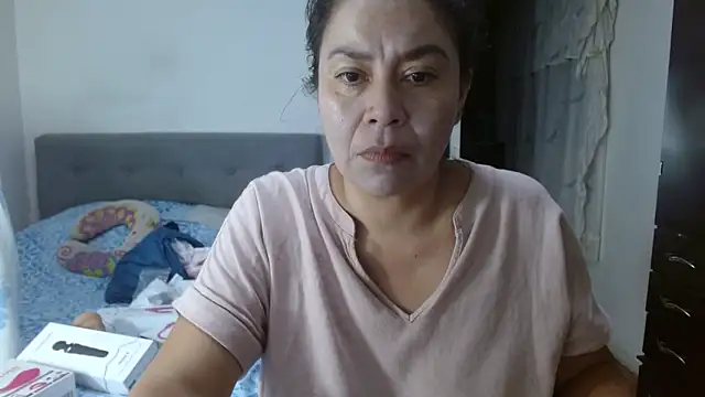 Snapshot of Karo_sexy chatting on 04/12/26, 03:33 Karo sexy online show from 04/12/26, 03:33