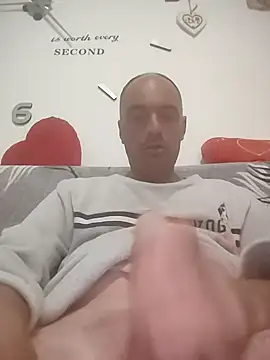 Snapshot of circott chatting on 04/06/26, 07:26 circott online show from 04/06/26, 07:26