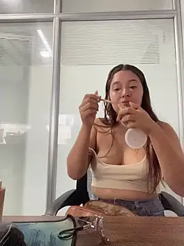 Emily Harpeer online show from 04/02/26, 11:30