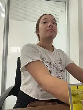 Emily Harpeer online show from 04/06/26, 11:44