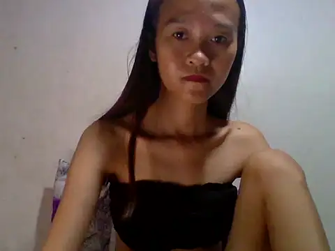 Snapshot of Yourlilpinayy chatting on 03/24/26, 12:21 Yourlilpinayy online show from 03/24/26, 12:21