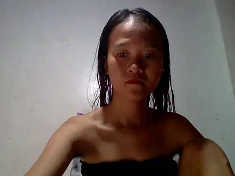 Snapshot of Yourlilpinayy chatting on 04/16/26, 12:22 Yourlilpinayy online show from 04/16/26, 12:22