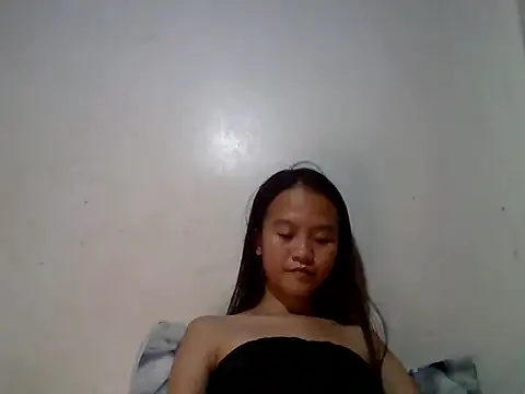 Snapshot of Yourlilpinayy chatting on 04/18/26, 11:58 Yourlilpinayy online show from 04/18/26, 11:58