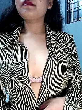 Snapshot of EliraMoon chatting on 02/19/26, 04:58 EliraMoon online show from 02/19/26, 04:58