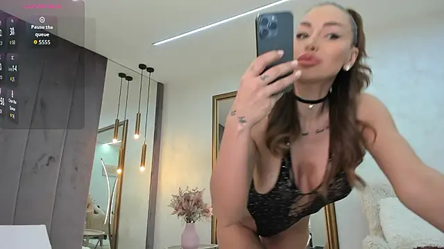 Snapshot of ElinaMoon_ chatting on 03/08/26, 07:23 ElinaMoon online show from 03/08/26, 07:23