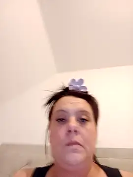 Snapshot of louisa36 chatting on 03/05/26, 10:17 louisa36 online show from 03/05/26, 10:17