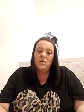 Snapshot of louisa36 chatting on 04/04/26, 10:40 louisa36 online show from 04/04/26, 10:40