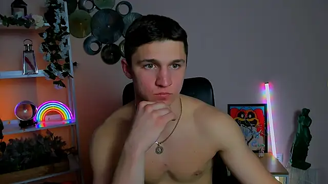 Snapshot of emmanuel_shine chatting on 04/13/26, 12:21 emmanuel shine online show from 04/13/26, 12:21