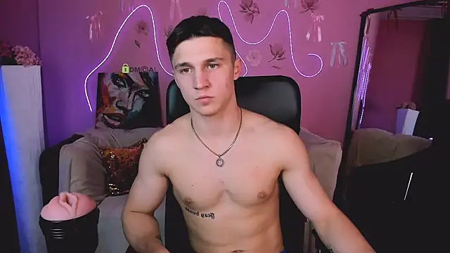 Snapshot of emmanuel_shine chatting on 04/18/26, 07:58 emmanuel shine online show from 04/18/26, 07:58