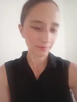 Snapshot of Aurabloom_1 chatting on 03/05/26, 03:52 Aurabloom 1 online show from 03/05/26, 03:52