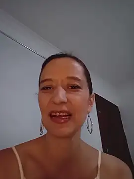 Snapshot of Aurabloom_1 chatting on 03/27/26, 11:21 Aurabloom 1 online show from 03/27/26, 11:21