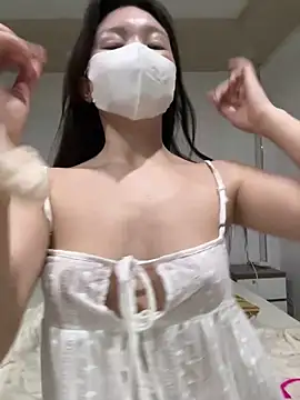 Snapshot of Rin-yiyi chatting on 04/07/26, 02:17 Rin-yiyi online show from 04/07/26, 02:17