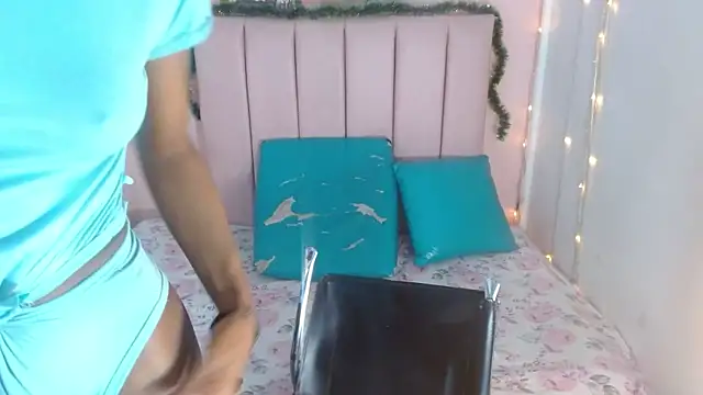 Snapshot of charlothcameronrs707 chatting on 03/28/26, 03:00 charlothcameronrs707 online show from 03/28/26, 03:00