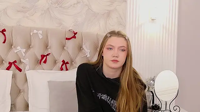 Snapshot of StacyHicks chatting on 02/13/26, 03:19 StacyHicks online show from 02/13/26, 03:19