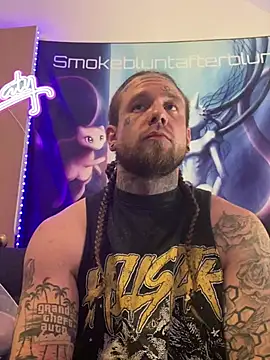 Snapshot of Smokebluntafterblunt chatting on 04/19/26, 02:00 Smokebluntafterblunt online show from 04/19/26, 02:00