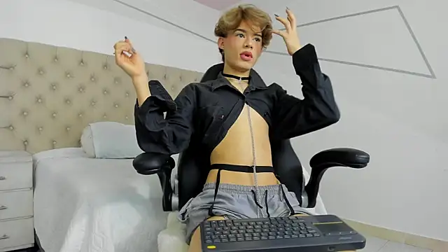 Snapshot of AngelDoll_1 chatting on 02/07/26, 08:34 AngelDoll 1 online show from 02/07/26, 08:34