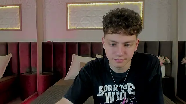 Snapshot of StefanBev chatting on 03/06/26, 07:43 StefanBev online show from 03/06/26, 07:43