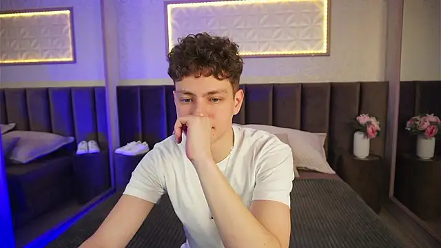 Snapshot of StefanBev chatting on 03/12/26, 07:42 StefanBev online show from 03/12/26, 07:42