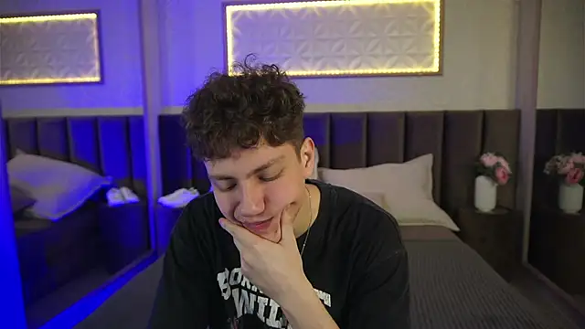 Snapshot of StefanBev chatting on 03/19/26, 08:02 StefanBev online show from 03/19/26, 08:02