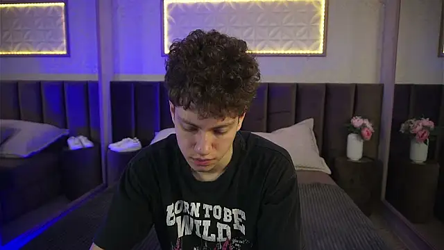 Snapshot of StefanBev chatting on 03/22/26, 07:50 StefanBev online show from 03/22/26, 07:50