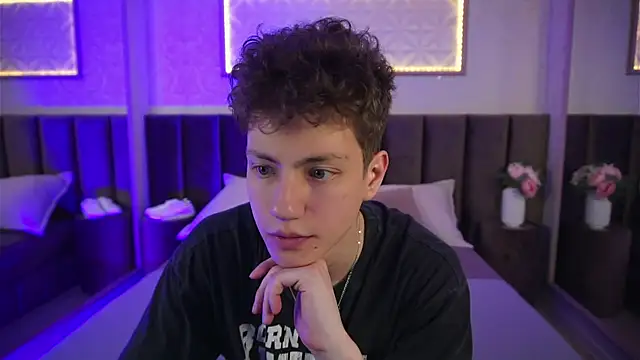 Snapshot of StefanBev chatting on 03/26/26, 07:52 StefanBev online show from 03/26/26, 07:52