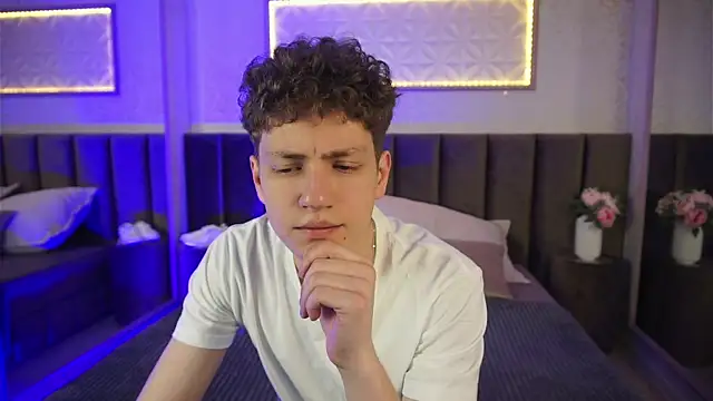 Snapshot of StefanBev chatting on 03/28/26, 08:08 StefanBev online show from 03/28/26, 08:08