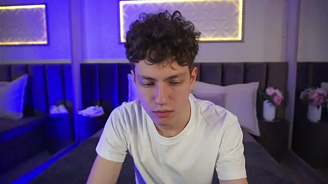 Snapshot of StefanBev chatting on 03/30/26, 08:21 StefanBev online show from 03/30/26, 08:21