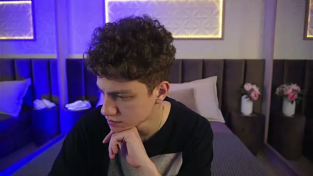 Snapshot of StefanBev chatting on 03/31/26, 07:36 StefanBev online show from 03/31/26, 07:36